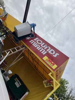 CUSTOM SIGNS / CHANNEL LETTERS