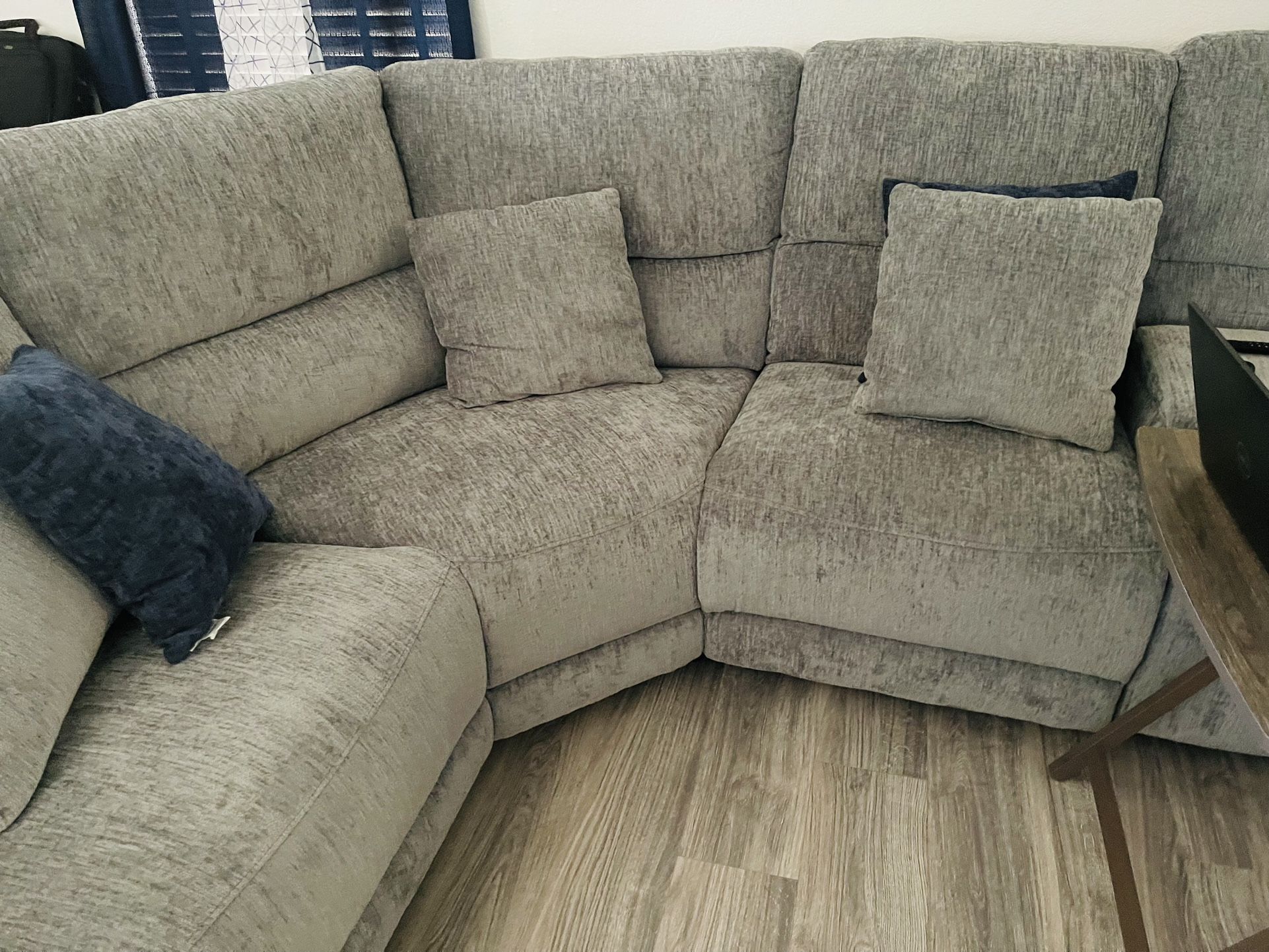 RENEGADE SECTIONAL COUCH