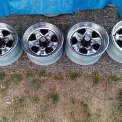 Camaro Rallys 15x7 With Caps Nice