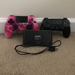 2 PS4 Controllers +DreamGear Dual Charger Dock