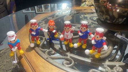 Jollebee figures