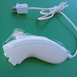 2 Pack Nintendo Wii Num chuck Controllers