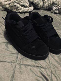 Size 8 Black DC shoes