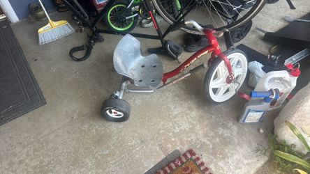 Radio Flyer tail spin trike