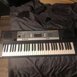 Yamaha YPT-240 Electric Keyboard