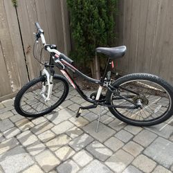 Specialized Hotrock 24in Kids Mountain Bike 