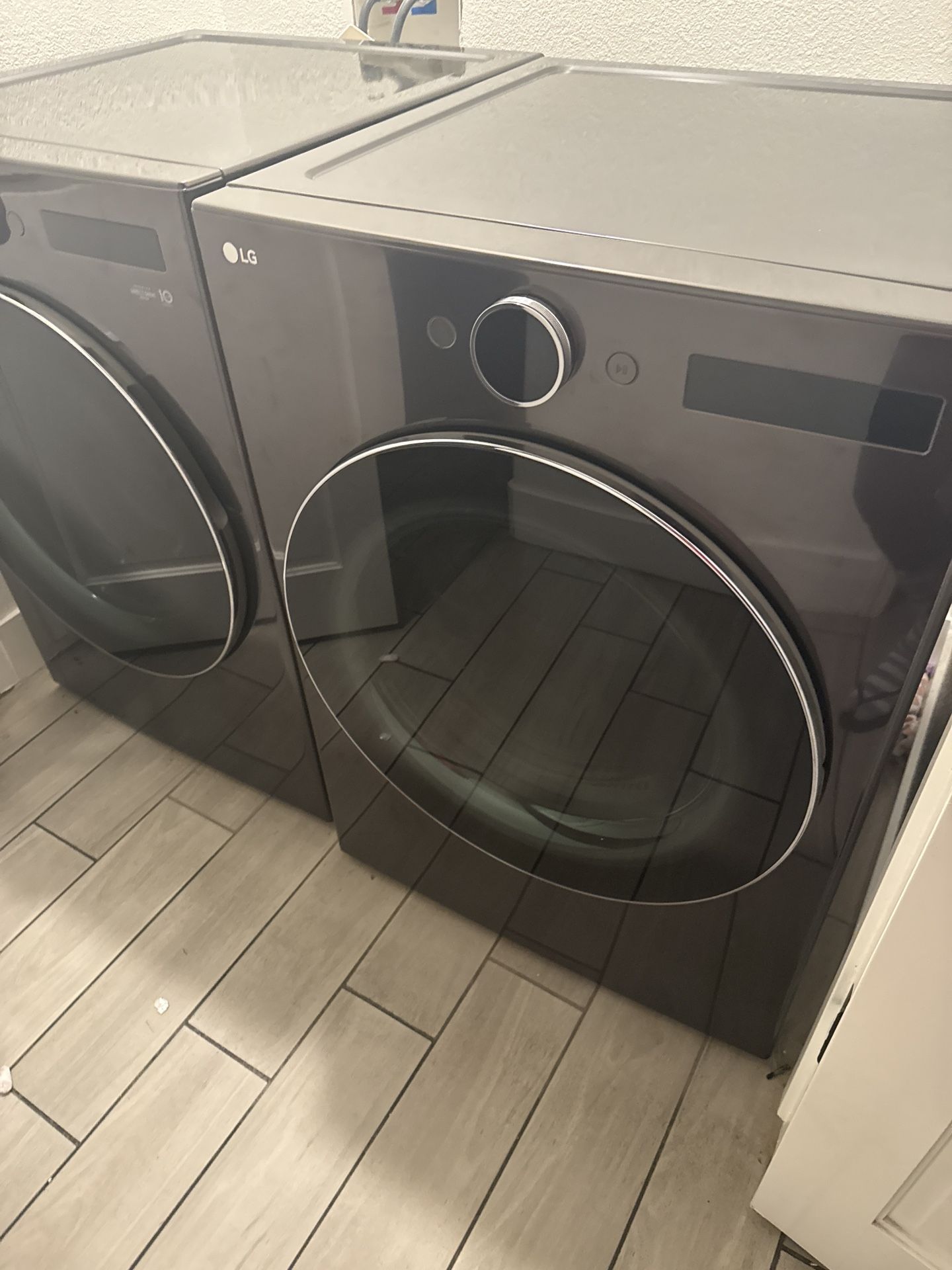 LG 7.4 cu. ft. Capacity Energy Star Smart ELECTRIC Dryer with AI Sensor Dry and Turbosteam