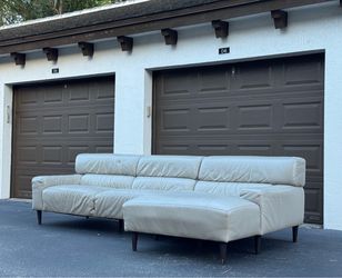 🛋️ Sectional Couch/Sofa - Chateau D’ax - Delivery Available 🚛