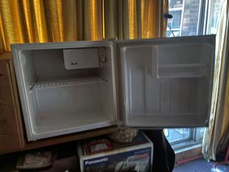 Portable refrigerator