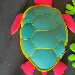 Big Joe’s Pool petz frog and turtle