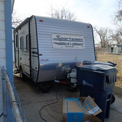 2016 Travel Trailer Extra Nice Used 5 Times Must See