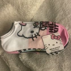 Hello Kitty NWT  6 Pair Of Girl Sock