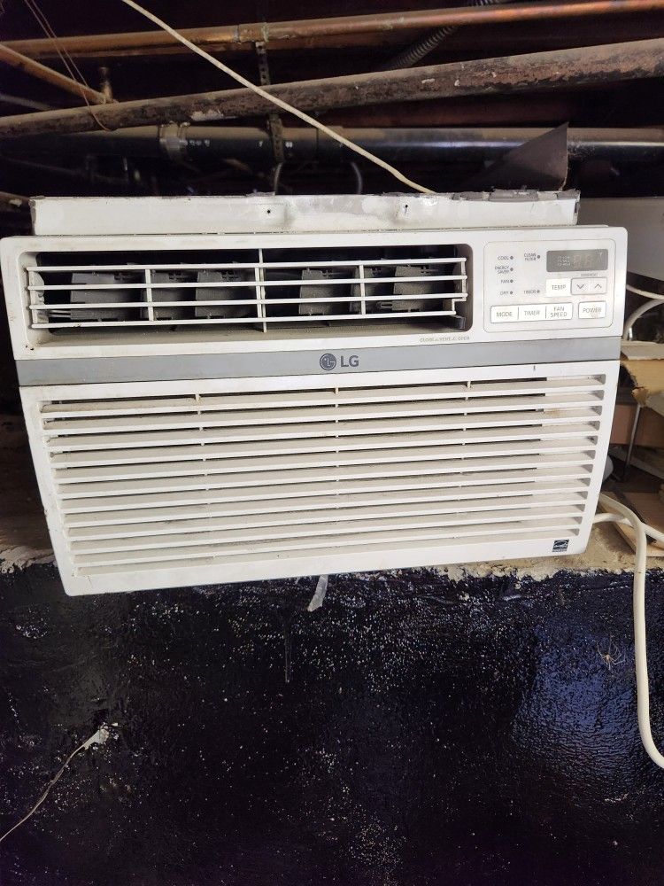 LG Wall Air Condotioner (AC) 8,000 BTU