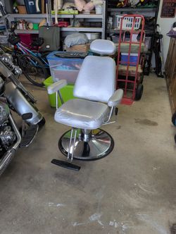 Salon/Piercing Chair 