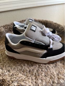 NEW - Youth VANS - Size 7