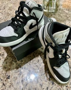 Boys size 1y Jordans. MPU