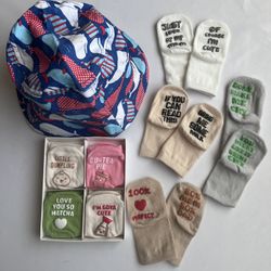 Baby Sock Set With Messages And Hat Included 
