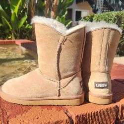 LAMO Suede "Uggs" Booties size 7: round toe, Excellent Condition 👌
