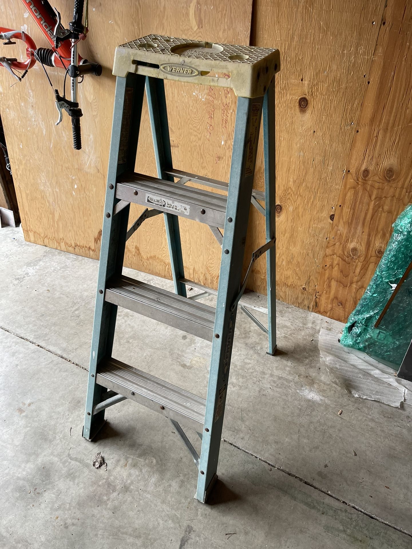 Pro Grade Fiberglass Ladder