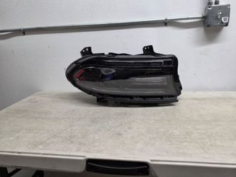 Right headlight Dodge charger 2015 2016 2017 2018 2019 2020 2021 2022 2023