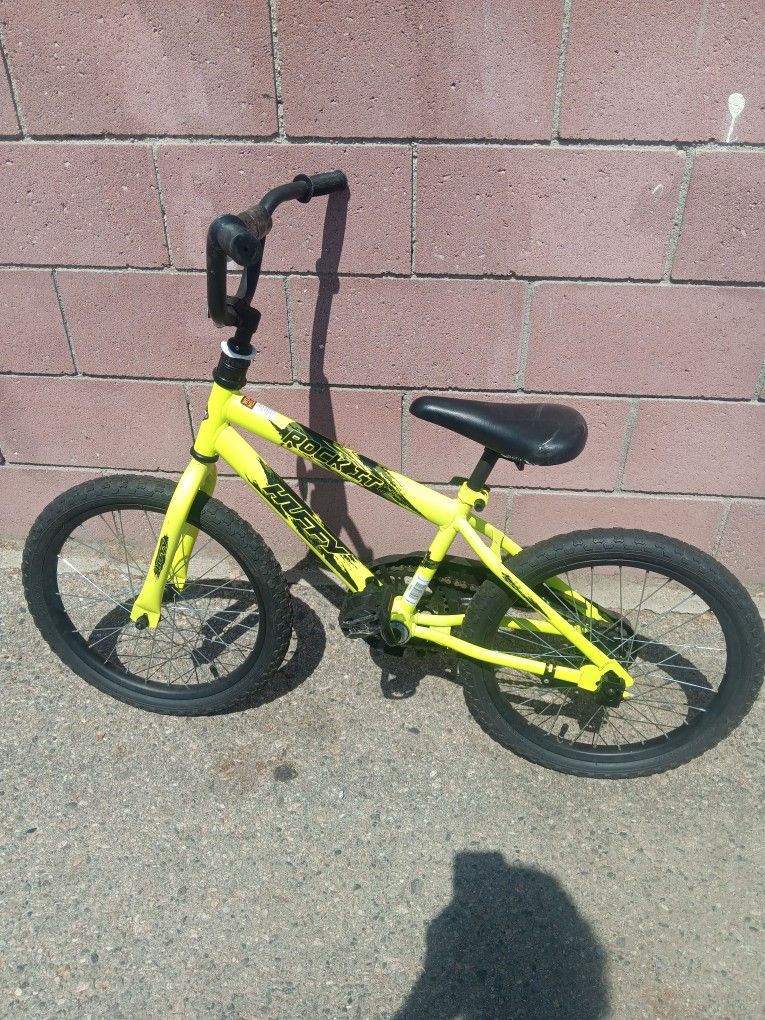 !! Boy's Bicycle  HUFFY  Rock It Size 18 In Wheels 