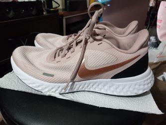 Womens size 7.5 Nike Running Shoes