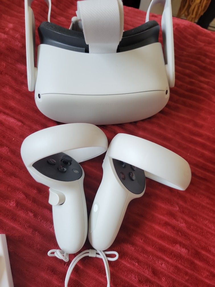 Oculus Quest 2, Earbuds, Link Cable