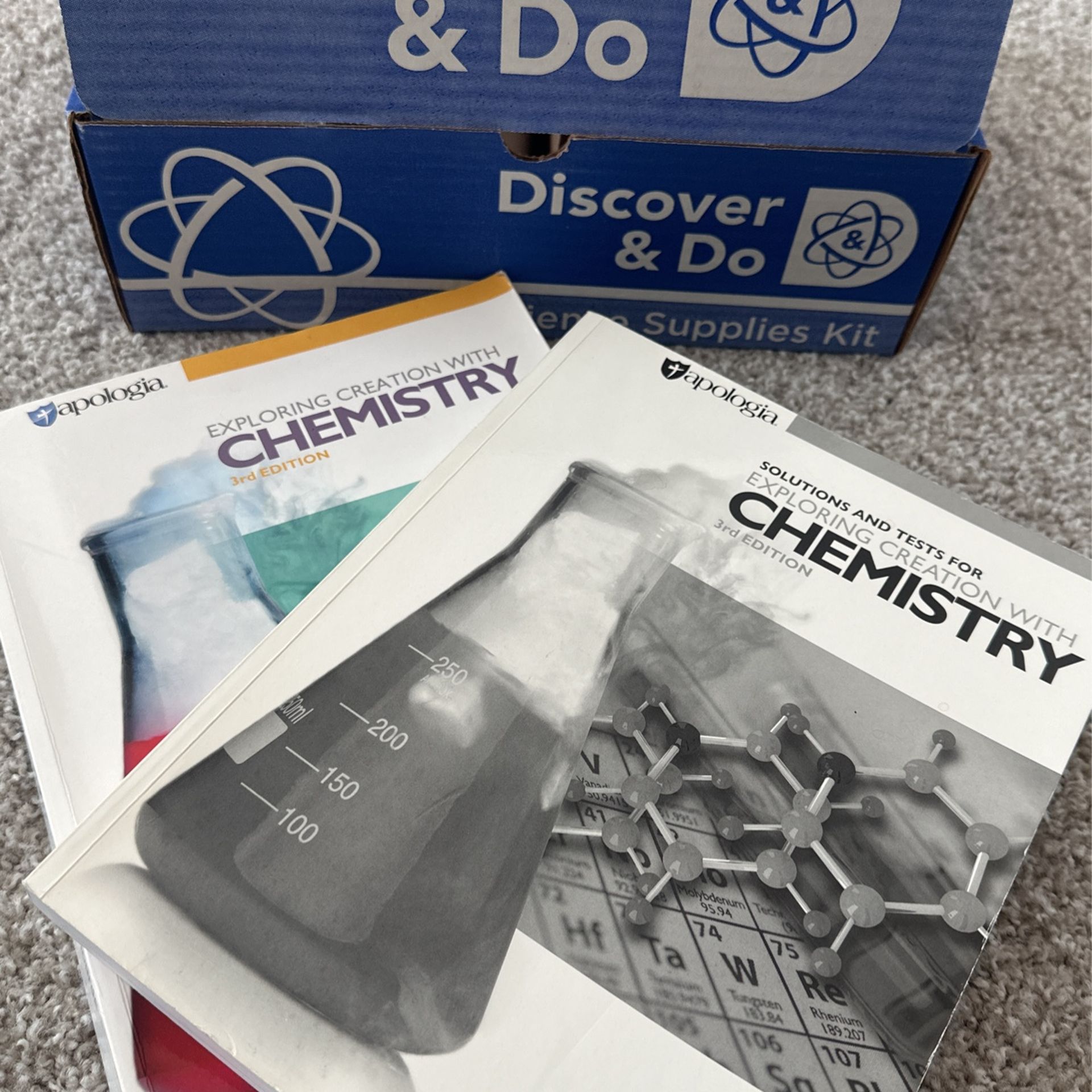 Chemistry Labs Science Kit- UNUSED! Textbooks Included