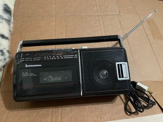 BROKEN! Portable Radio/Cassette