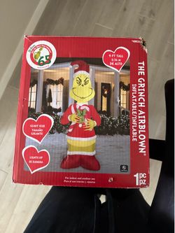 Gemmy 9 ft tall Grinch Inflatable Lawn Decor