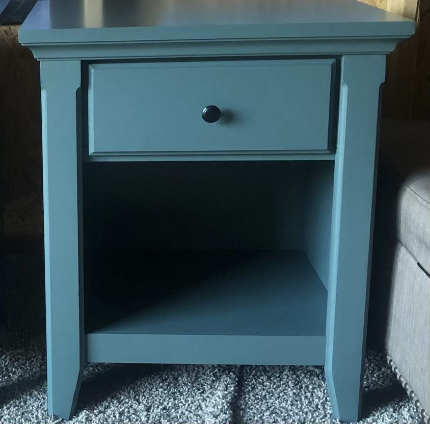 🩵 😊End table/ Entryway/ Bedroom Table