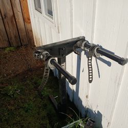 THULE 1 1/4 Hitch Mount 2 Bike Rack