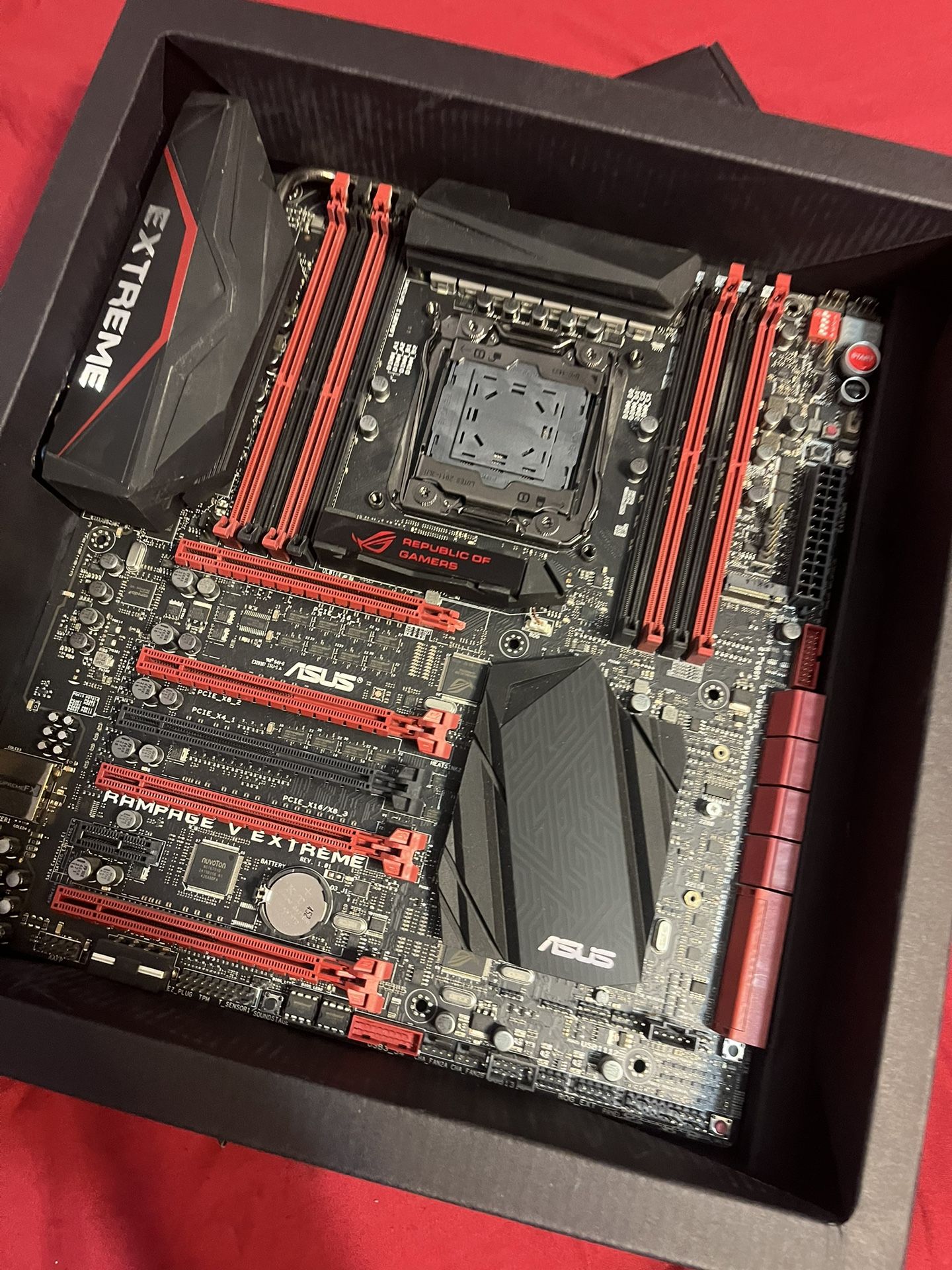 Asus Rampage V Extreme Intel X99 64gb Extended ATX desktop Motherboard