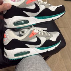 Womens Air Max Nikes 