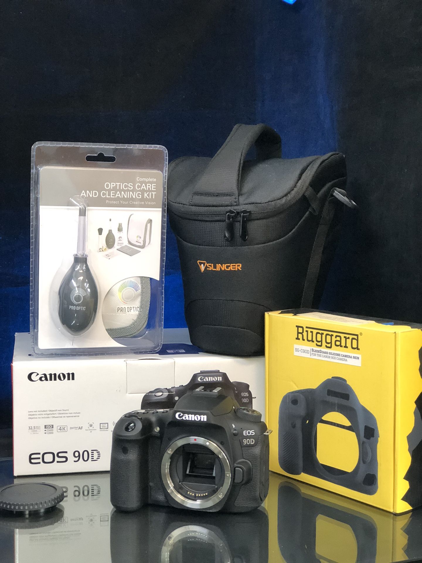 Canon 90D Camera, Padded Bag, Silicone Cover, Cleaning Kit