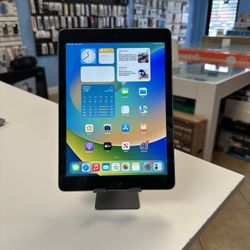 iPad 5th Generation 128 GB Space Gray iOS  16.7.8
