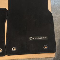 Lexus ES 350 Like New Floor Mats 