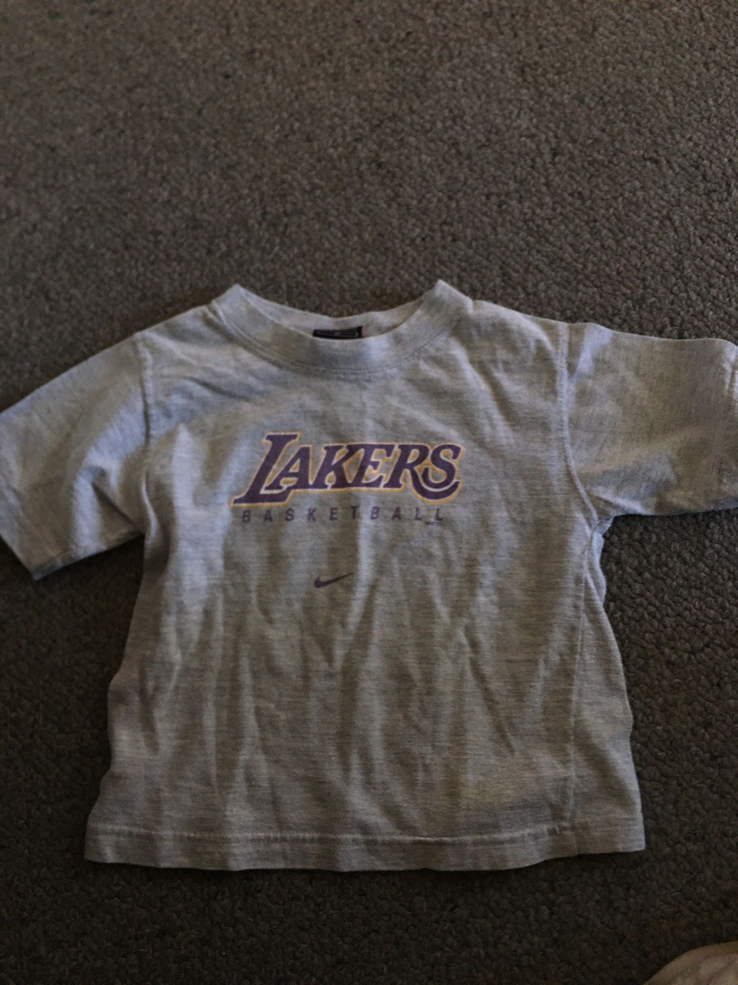 NIKE LAKERS BASKETBALL T-SHIRT: size 2T