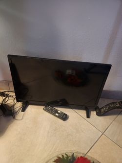 Insignia Flat Screen TV with Remote 25in