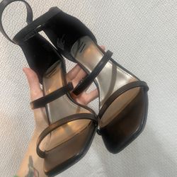 Worthington Size 8 Black heels