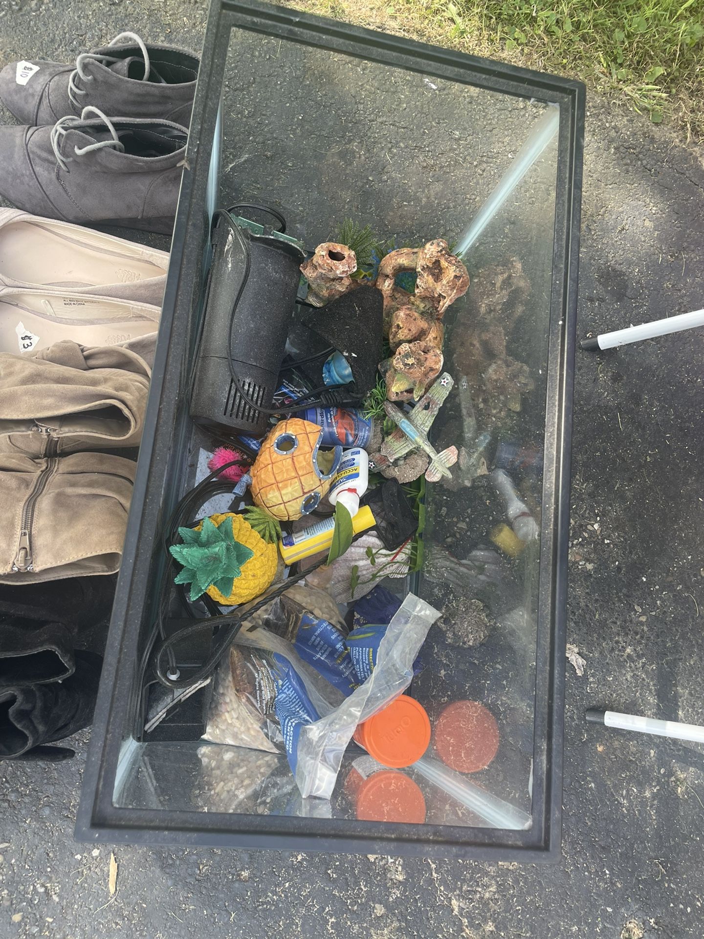 10 Gallon Fish Tank With Accessories