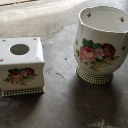 Bathroom Trash Tissue Staff