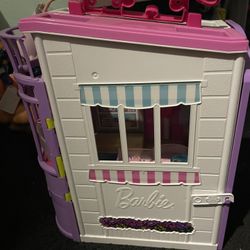Barbie Doll Pet Care Center