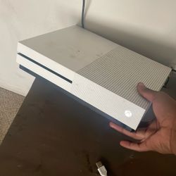 Xbox One with controller 