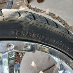 Rims 22 All Good Tires Asking 650 Obo Fit Chrysler Mustand Chevy Kia Univesal