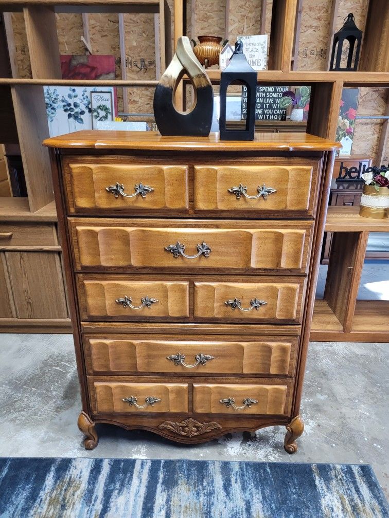 CUTE RETRO TALL DRESSER