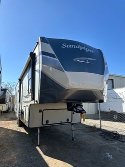 2021 Sandpiper by Forest River RV/ travel trailer/ fifth wheel