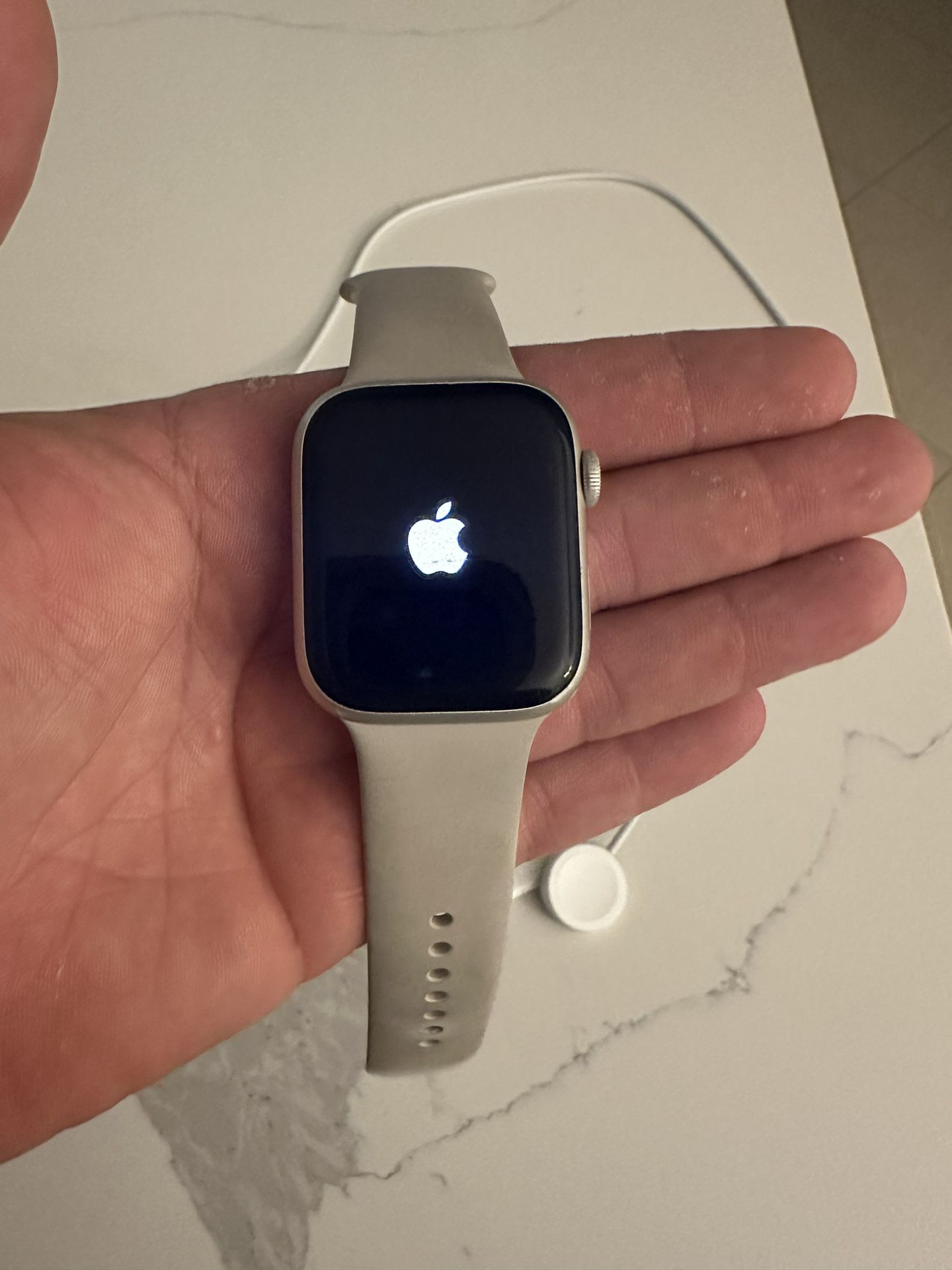 apple watch 8 45mm in good condition $150