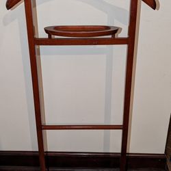 Vintage Italian valet stand
Mid century modern gentleman’s valet
SPQR Made in Italy clothes stand