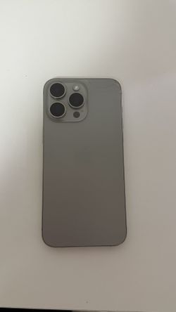 UNLOCKED IPHONE 15 pro max natural titanium